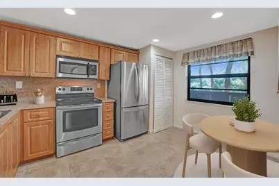 900  Colony Point Cir, Unit #221, Pembroke Pines, FL 33026 - Photo 4