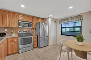 900 Colony Point Cir, Pembroke Pines, FL 33026 - Photo 4