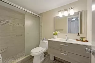 900 Colony Point Cir, Pembroke Pines, FL 33026 - Photo 8