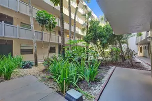 900 Colony Point Cir, Pembroke Pines, FL 33026 - Photo 16