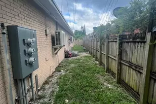 701 NW 21st Terrace, Fort Lauderdale, FL 33311 - Photo 18