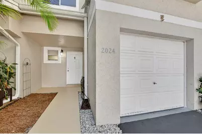 2024  Discovery Cir, Unit #2024, Deerfield Beach, FL 33442 - Photo 4