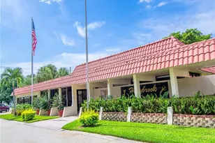 9800 N Hollybrook Lake Dr, Pembroke Pines, FL 33025 - Photo 14