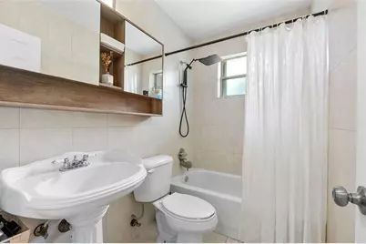 1130 NW 42nd Ct, Oakland Park, FL 33309 - Photo 16