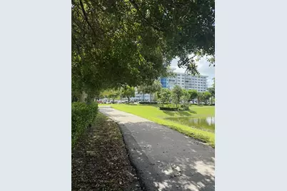 4001  Hillcrest Dr, Unit #1012, Hollywood, FL 33021 - Photo 14