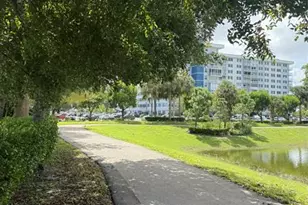 4001 Hillcrest Dr, Hollywood, FL 33021 - Photo 14