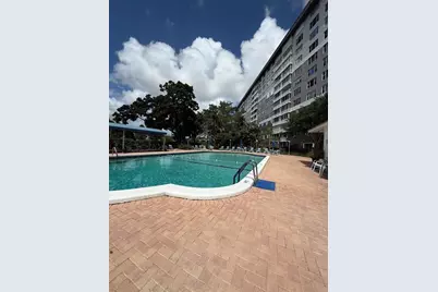 4001  Hillcrest Dr, Unit #1012, Hollywood, FL 33021 - Photo 1
