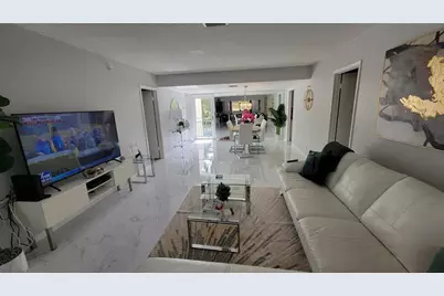 1801  Presidential Way, Unit #D202, West Palm Beach, FL 33401 - Photo 2