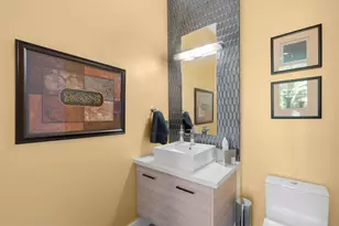 318 NE 25th St, Wilton Manors, FL 33305 - Photo 10