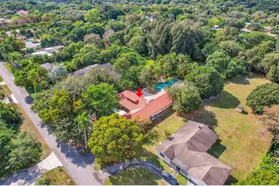 401  Farmington Dr, Plantation, FL 33317 - Photo 8