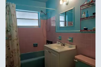 136  Greenbrier Dr, Palm Springs, FL 33461 - Photo 6