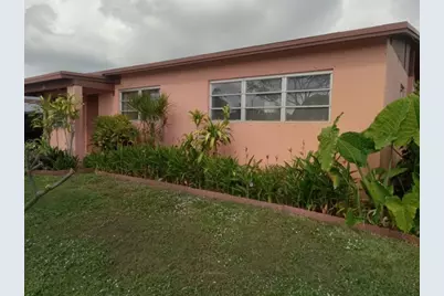 136  Greenbrier Dr, Palm Springs, FL 33461 - Photo 2