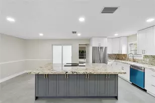 828 Johnson St, Hollywood, FL 33019 - Photo 2