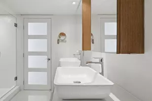 1000 Parkview Dr, Hallandale Beach, FL 33009 - Photo 30