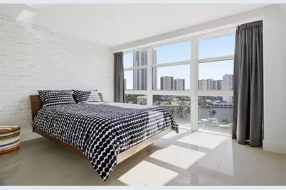 1000  Parkview Dr, Unit #1030, Hallandale Beach, FL 33009 - Photo 32