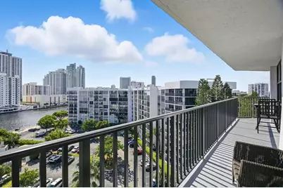 1000  Parkview Dr, Unit #1030, Hallandale Beach, FL 33009 - Photo 6