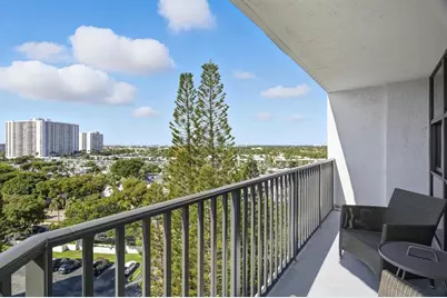1000  Parkview Dr, Unit #1030, Hallandale Beach, FL 33009 - Photo 8