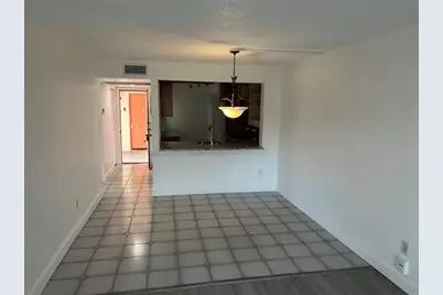 871 NE 207th Ter, Unit #102, Miami, FL 33179 - Photo 4