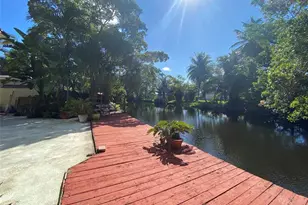 310 SW 11th Ct, Fort Lauderdale, FL 33315 - Photo 2