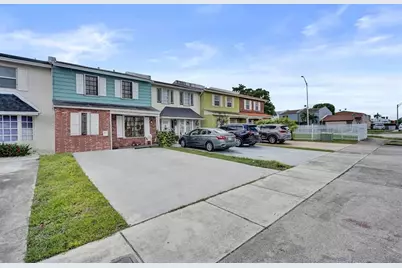 1732 W 72nd St, Unit #1732, Hialeah, FL 33014 - Photo 2