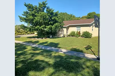 1621  42nd St, West Palm Beach, FL 33407 - Photo 2