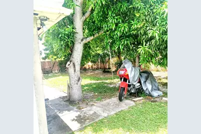 1621  42nd St, West Palm Beach, FL 33407 - Photo 18