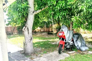 1621 42nd St, West Palm Beach, FL 33407 - Photo 18