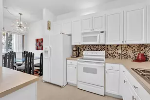 7775 Yardley Dr Unit, Tamarac, FL 33321 - Photo 8