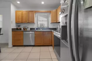 2440 NW 98th Ln, Coral Springs, FL 33065 - Photo 8