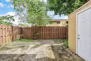 5843 Blueberry Ct, Fort Lauderdale, FL 33313 - Photo 14