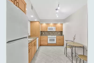 1150  Hillsboro Mile, Unit #309, Hillsboro Beach, FL 33062 - Photo 4