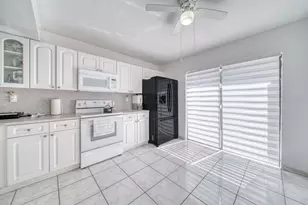 2612 W 54th Pl Unit, Hialeah, FL 33016 - Photo 4