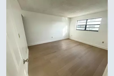 1470 W 41st St, Unit #201, Hialeah, FL 33012 - Photo 14