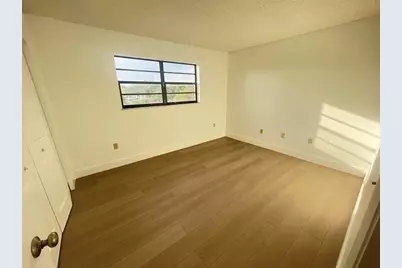 1470 W 41st St, Unit #201, Hialeah, FL 33012 - Photo 10