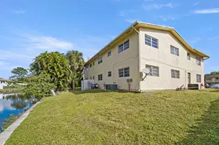 461 Sunshine Dr, Pompano Beach, FL 33066 - Photo 2