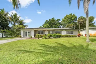 706 SE Alamanda Way, Stuart, FL 34996 - Photo 2