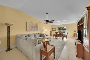 8252 Springlake Dr, Boca Raton, FL 33496 - Photo 6