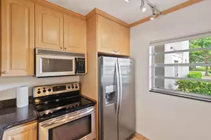 9470 Poinciana Pl, Davie, FL 33324 - Photo 12