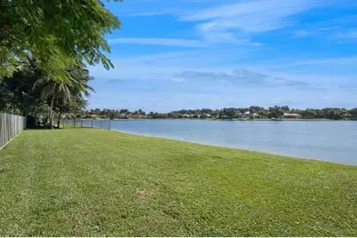 10372 N Lake Vista Cir, Davie, FL 33328 - Photo 32