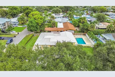 2021 NE 24th St, Lighthouse Point, FL 33064 - Photo 2