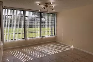 3626 Whitehall Dr, West Palm Beach, FL 33401 - Photo 4