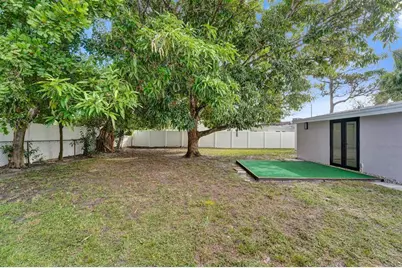 37 NE 26th St, Wilton Manors, FL 33305 - Photo 20