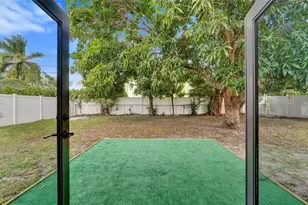 37 NE 26th St, Wilton Manors, FL 33305 - Photo 12
