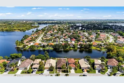 1941 NW 182nd Ter, Pembroke Pines, FL 33029 - Photo 36