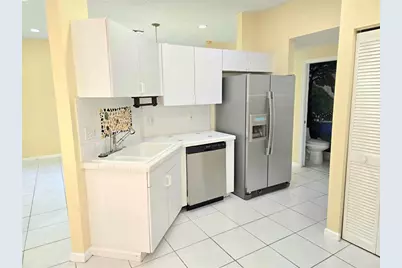 160 NW 97th Ter, Coral Springs, FL 33071 - Photo 8