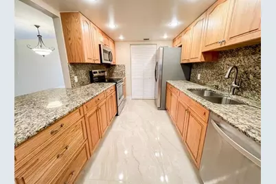 10740 S Golfview Dr, Pembroke Pines, FL 33026 - Photo 10