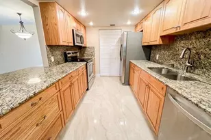 10740 S Golfview Dr, Pembroke Pines, FL 33026 - Photo 10