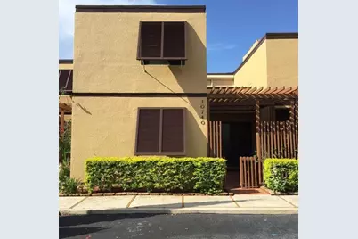 10740 S Golfview Dr, Pembroke Pines, FL 33026 - Photo 2