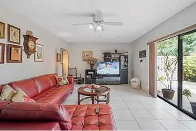 2522  Camelot Ct, Cooper City, FL 33026 - Photo 10