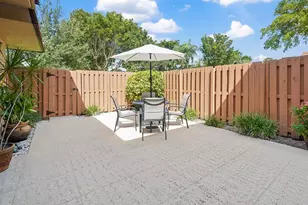 2522 Camelot Ct, Cooper City, FL 33026 - Photo 2